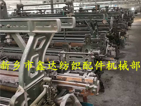 Double beam automatic shuttle changing loom